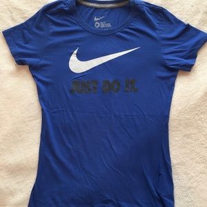 Nike women's blue slimming T-shirt